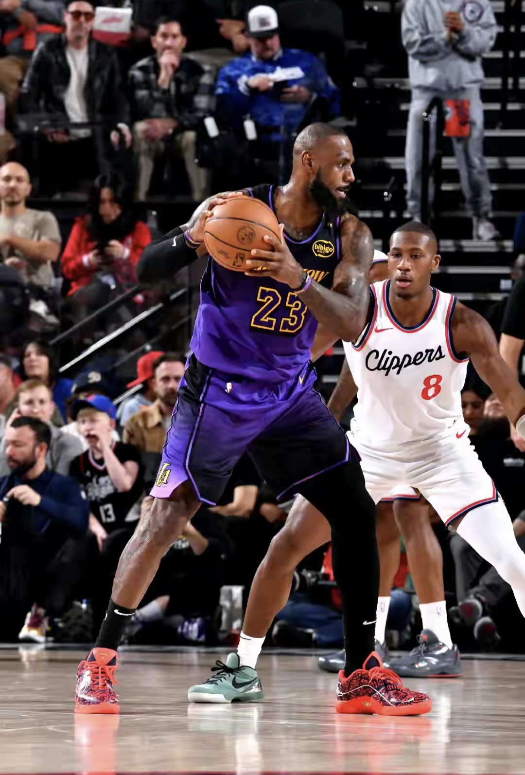 关于转会期NBA总决赛焦点战；洛杉矶快船复出首秀；球迷炸锅；赛程密集仍需轮换的信息