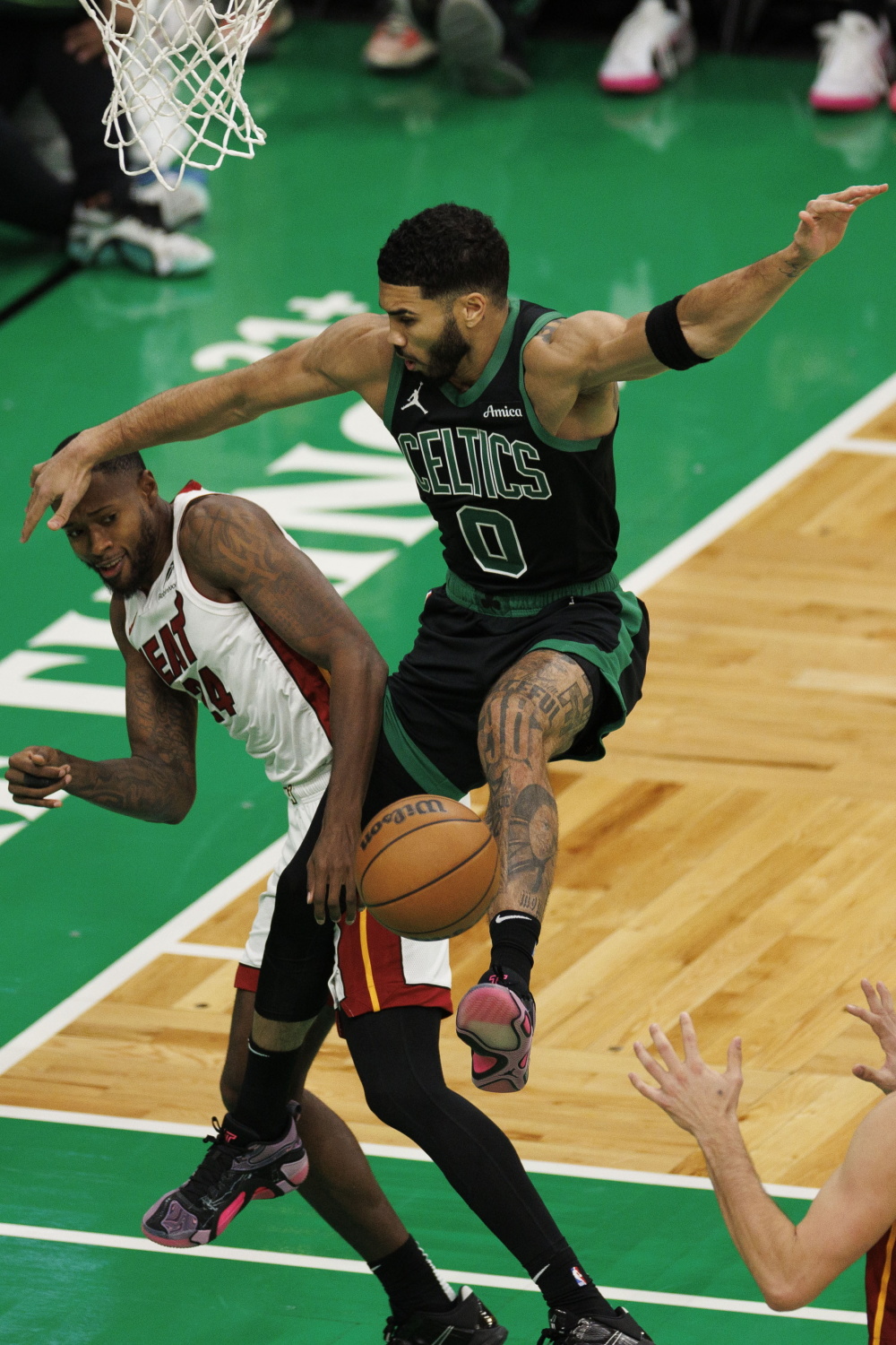 包含NBA常规赛赛程吃紧；迈阿密热火加时末段伤情更新；信心回归；年轻球员得到机会的词条